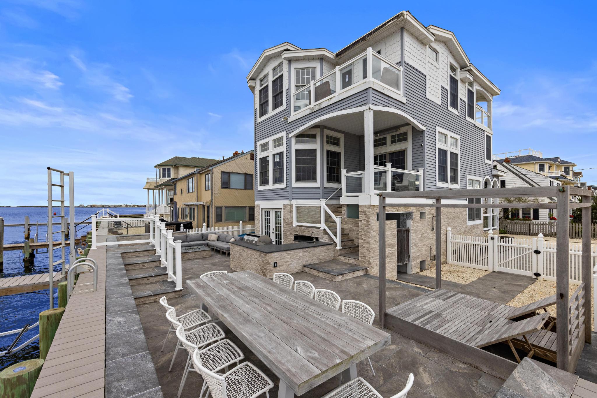 83 W California Avenue